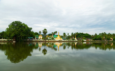 Fototapeta na wymiar Wat Jongklang - Wat Jongkham the most favourite place for tourist in Mae hong son