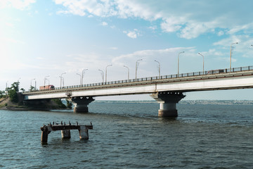 Obraz premium bridge over the South Bug River. Ukraine Nikolaev Mykolaiv River Bridge. emergency bridge