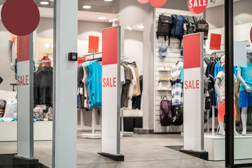discount sign in clothing store