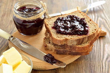 Wholegrain toast with blackcurrant jam and butter