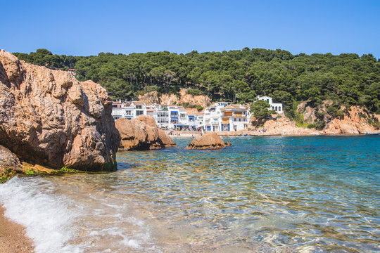 รูปภาพBegur เลือกดูภาพถ่ายสต็อก เวกเตอร์ และวิดีโอ1,970 Adobe Stock