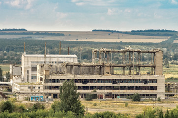 Obraz premium Ruined building of the chemical industry