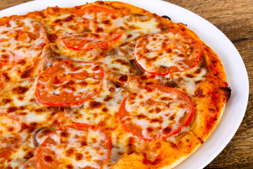 Pizza with beef and tomato