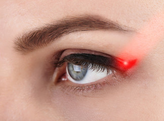 Obraz premium Young beautiful woman with little make-up, closeup