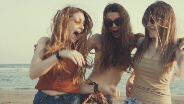 Teenagers friends beach concept
