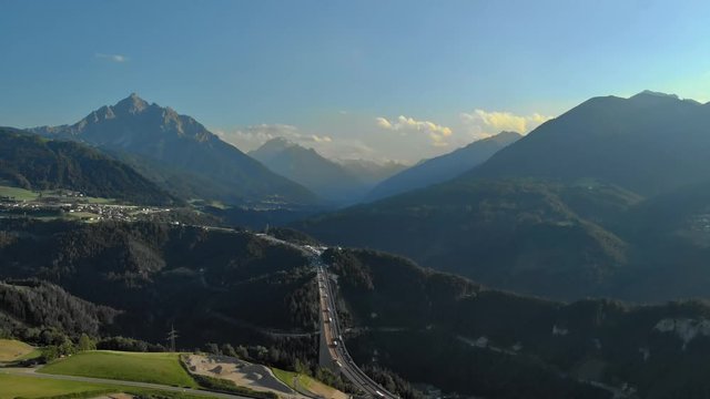 Flug Arial Shot Wipptal Europabruecke Tirol Amazing sunny day seitlich