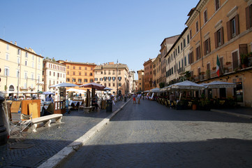 WALKING IN ROME