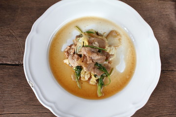 stir fried pork with white cabbage
