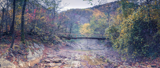 Подвесной мост через горную реку Джанет, Краснодарский край, Россия © chingis61
