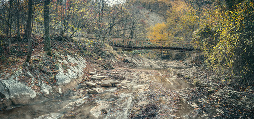 Подвесной мост через горную реку Джанет, Краснодарский край, Россия © chingis61