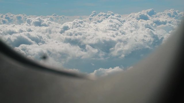 Clouds seen through airplane porthole / nuages vus par le hublot d'un avion