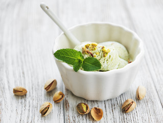 pistachio ice cream and mint