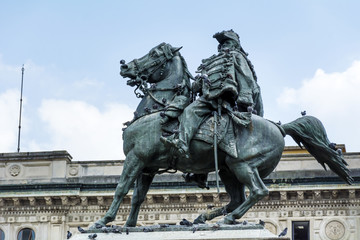 Obraz premium Equestrian Statue of King Vittorio Emanuel II at Piazza del Duomo in Milan,North of Italy 