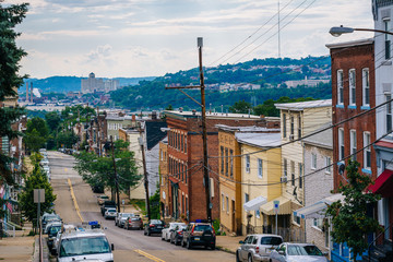 Brereton Street on Polish Hill, in Pittsburgh, Pennsylvania. - obrazy, fototapety, plakaty
