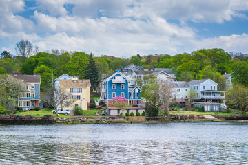 Houses along the Quinnipiac River, in Fair Haven Heights, New Haven, Connecticut. - obrazy, fototapety, plakaty