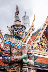 Obraz premium Artisan ceramic facade and giant guardian statue of Bangkok Grand Palace building - Wat Phra Kaew