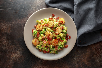 Fried scallops with mash potato, green peas and bacon