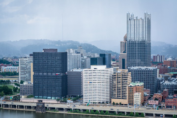 Fototapeta na wymiar Stormy view of the Pittsburgh skyline from Mount Washington, in Pittsburgh, Pennsylvania.