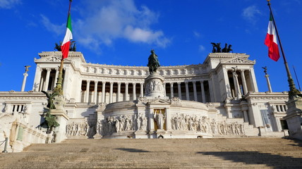 imposante Frontansicht vom Nationaldenkmal von Viktor Emanuel II in Rom