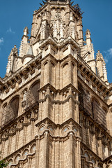 Fototapeta na wymiar Campanario catedral de Toledo