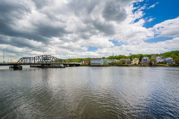 Fototapeta premium View of Fair Haven Heights, and the Quinnipiac River in New Haven, Connecticut