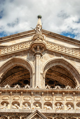 Fototapeta na wymiar arcos puerta del perdon catedral de toledo