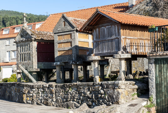 Feldfr&uuml;chtespeicher "Horreo" in Combarro, Provinz Pontevedra, Rias Bajas, Galicia, Gaicien, Spanien