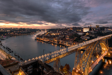 Fototapeta na wymiar Porto Skyline