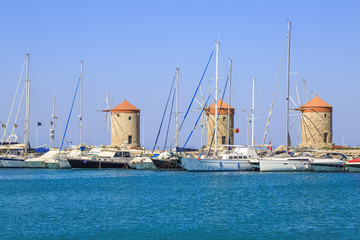 Obraz premium Windmills in mandraki port in Rhodes, Dodecanese, Greece