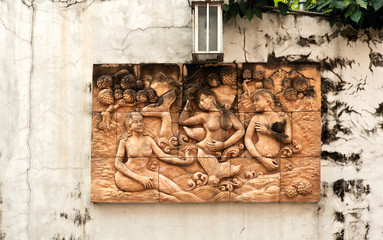 Relieftafel an einem Wohnhaus inder Altstadt von Chiang Mai, Thailand, Südostasien