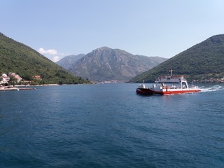 Montenegro Fähre Boot Berge