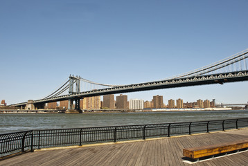 Blick vom Empire Fulton Ferry State Park auf die Manhattan Bridge, East River, New York City, New...