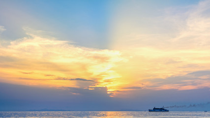 Obraz premium Beautiful natural landscape of large travel boat sailing on the sea with colorful sky during sunset background in Thailand, 16:9 widescreen