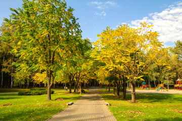 Bright autumn day in the Park.
