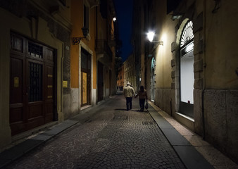 Fototapeta na wymiar Walking through the streets of night Verona. Italy.