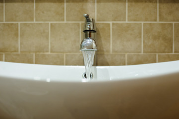 The washbasin of ceramics