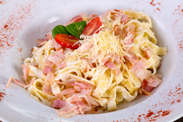 Carbonara pasta with cheese