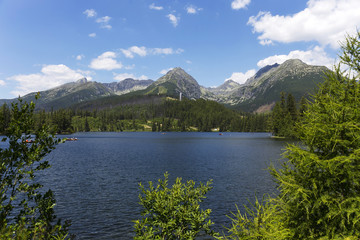 Fototapeta na wymiar Mountain Lake Strbske pleso in the High Tatras, Slovakia
