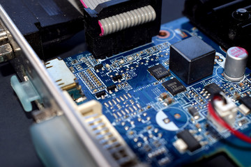 Fototapeta na wymiar Chip y componentes electrónicos. 