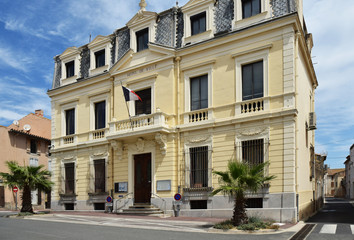 Fototapeta na wymiar Mairie, hôtel de ville de La Palme, Aude, Languedoc, Occitanie.
