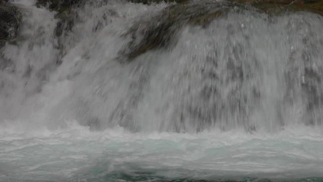 滝クローズアップ　北海道三階の滝