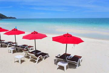 Photo of a tropical beach with blue sea