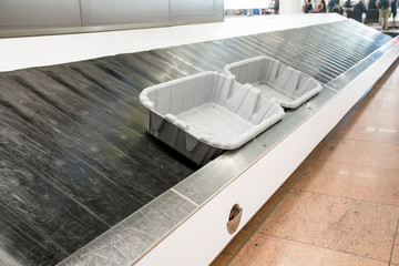 conveyor belt for suitcases