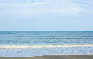 Fototapeta na wymiar Tropical Beach and wave in Thailand.
