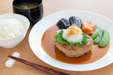 ハンバーグの大葉と大根おろしのせ