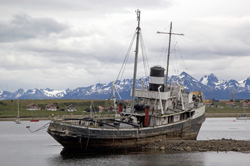 Fototapeta premium Shipwreck in the port of Ushuaia, Argentina