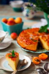 Apricot upside dawn cake.style rustic.