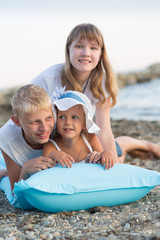 Obraz premium Three children on the beach