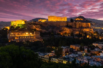 Poster Parthenon-tempel op de Akropolis-heuvel in Athene, Griekenland in de schemering © Anton Petrus