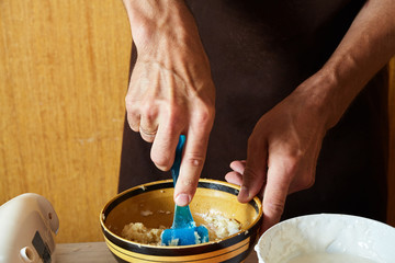 the process of cooking macaroons.